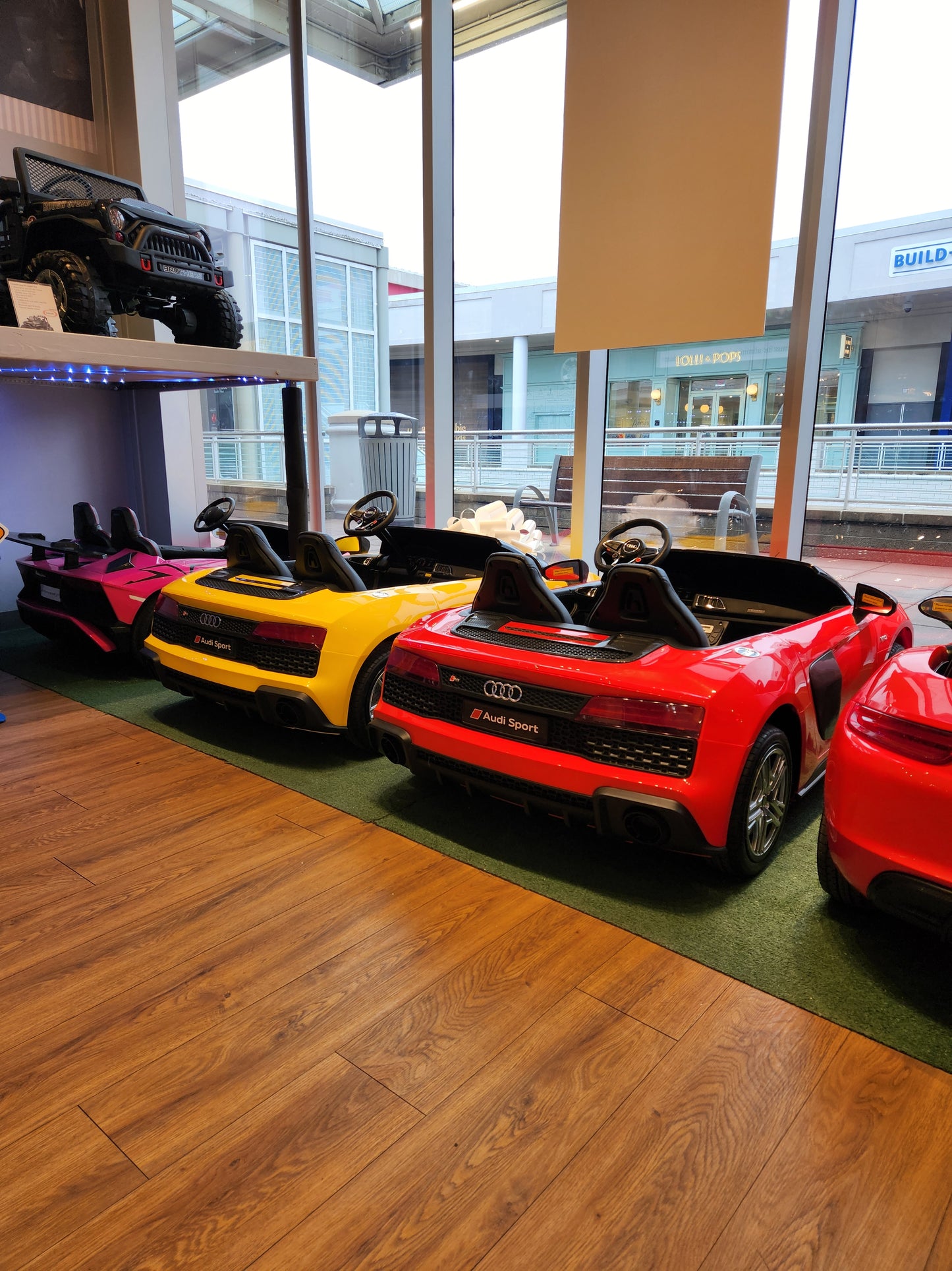 ENORME coche eléctrico para niños Audi R8