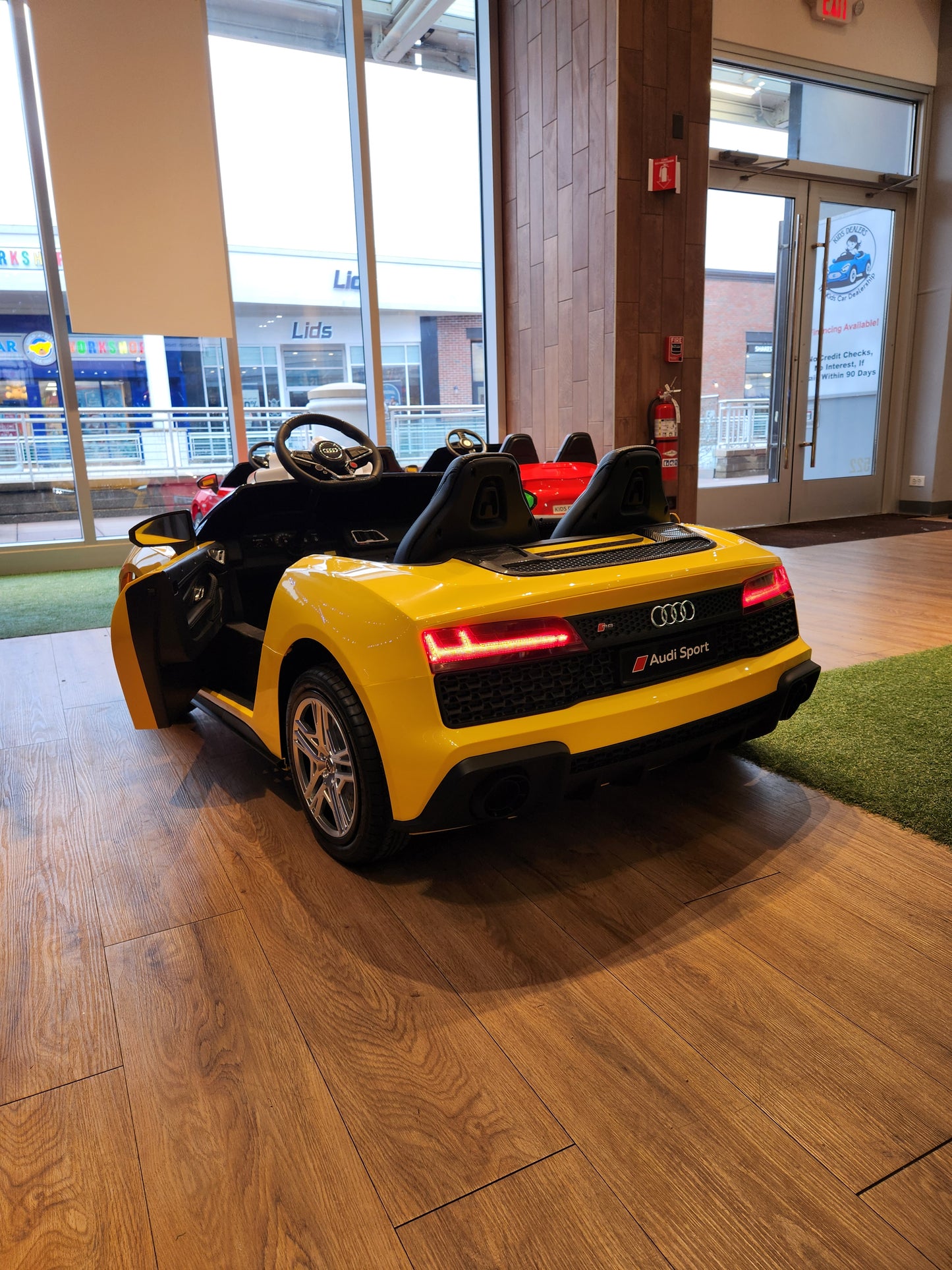 ENORME coche eléctrico para niños Audi R8