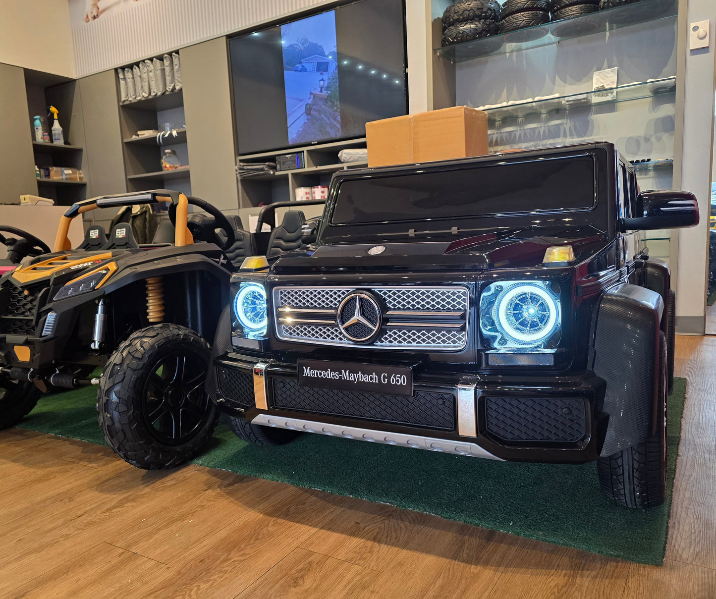 Giant Mercedes Maybach G 650