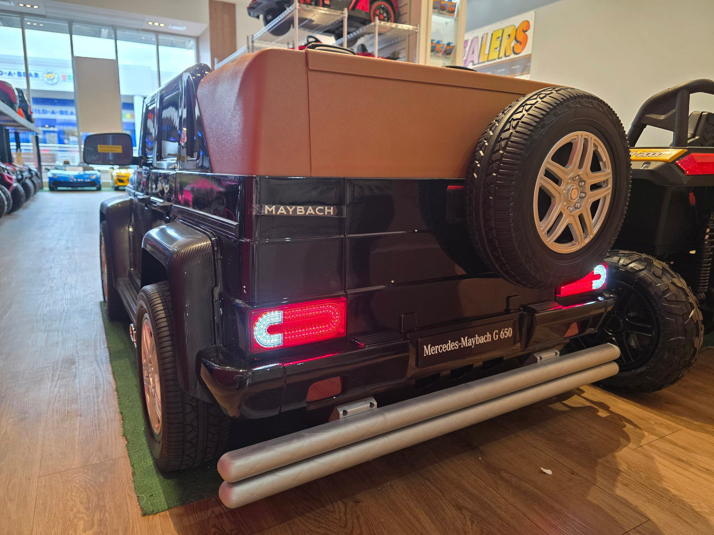 Giant Mercedes Maybach G 650