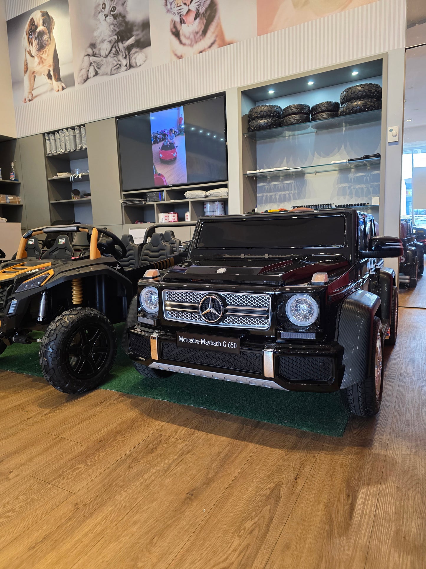 Giant Mercedes Maybach G 650