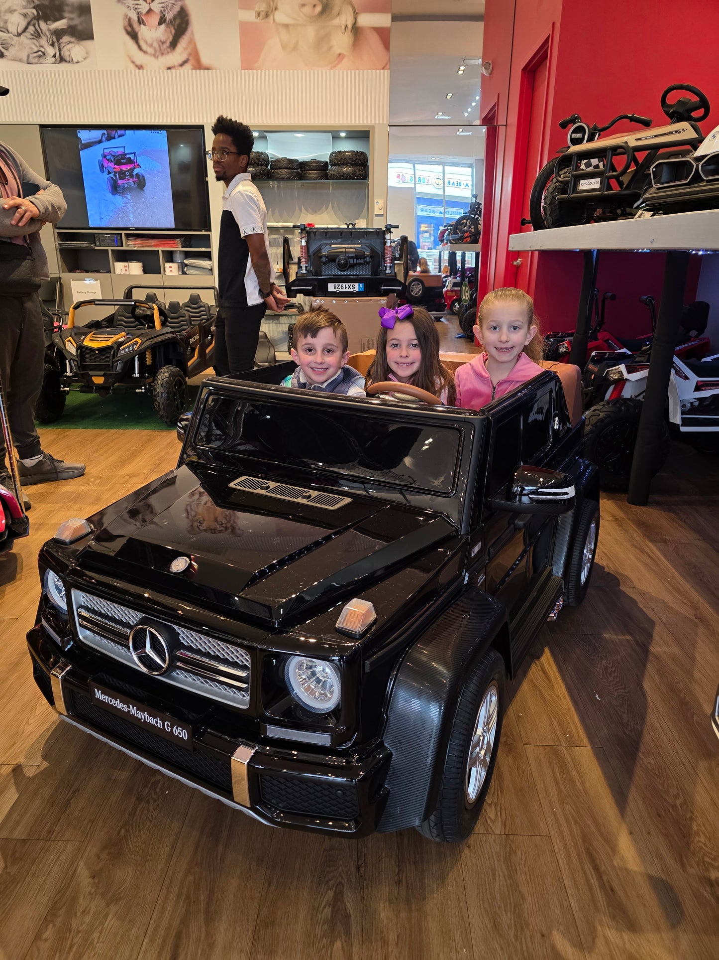 Giant Mercedes Maybach G 650 (2025 Edition)