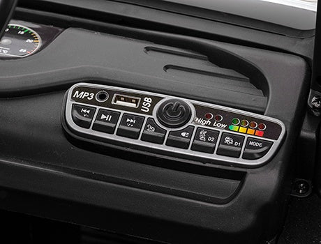 Camión grúa Mercedes con plataforma plana y asiento para conductor, 24 V