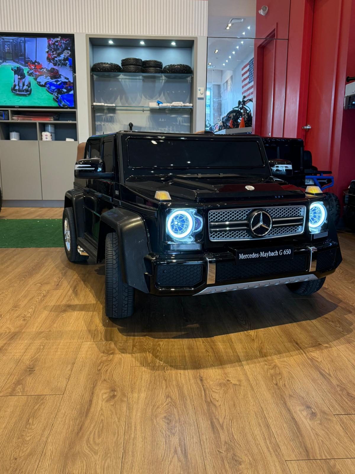 Giant Mercedes Maybach G 650