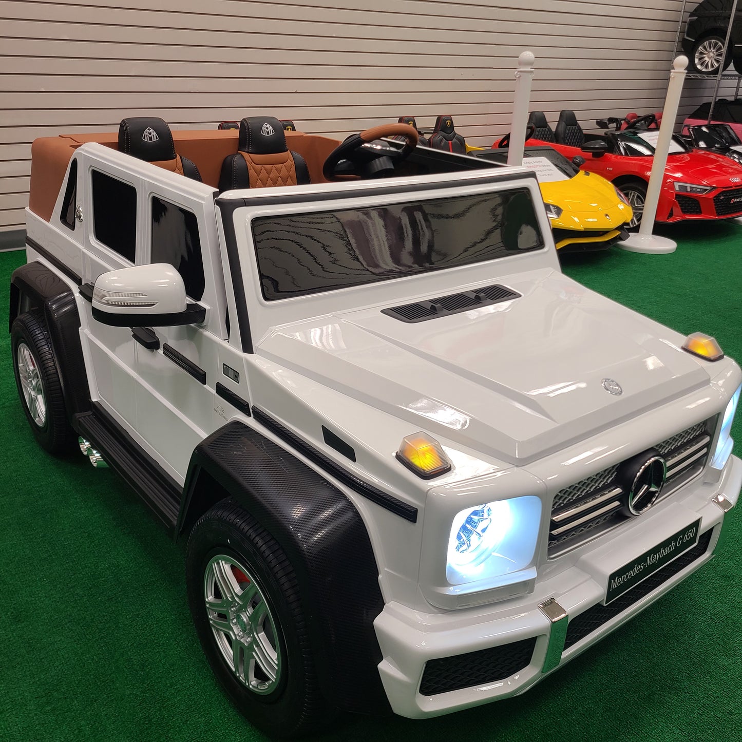 Giant Mercedes Maybach G 650 (2025 Edition)