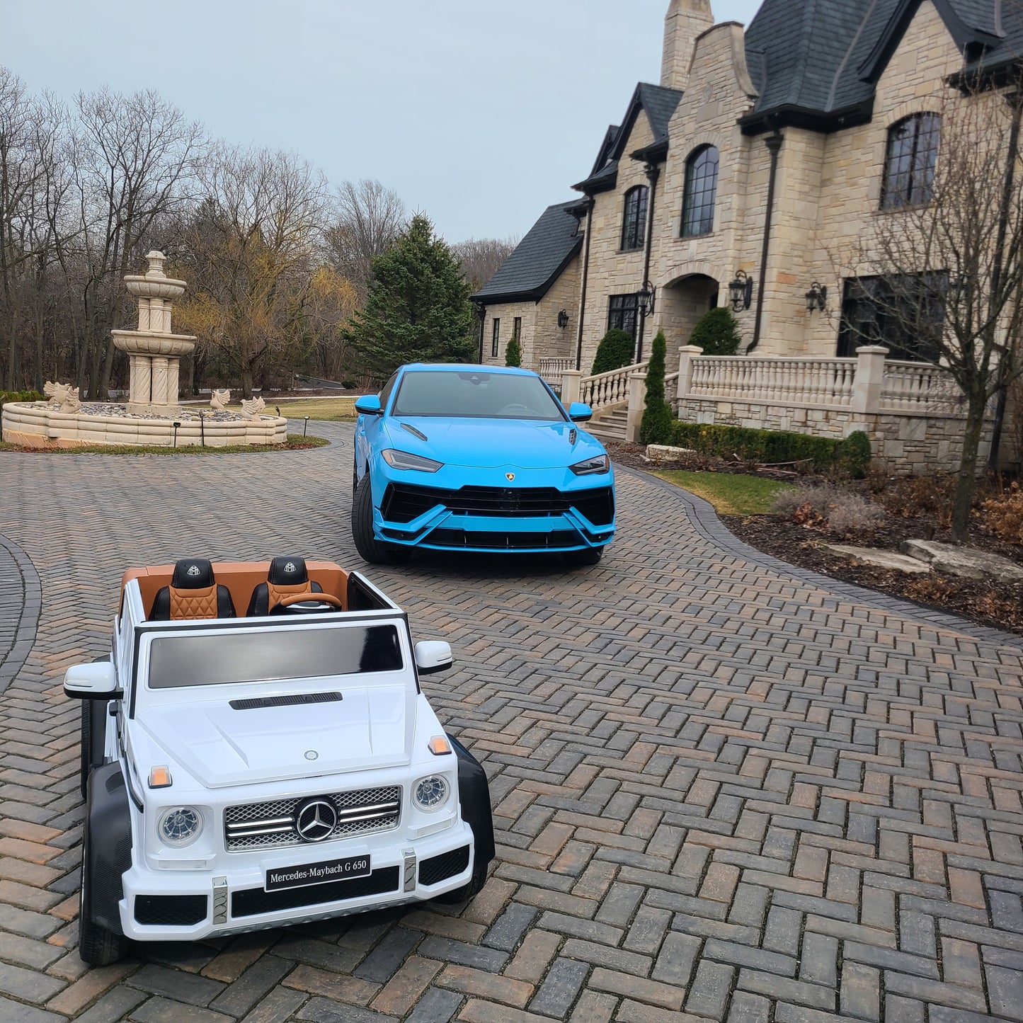 Giant Mercedes Maybach G 650 (2025 Edition)