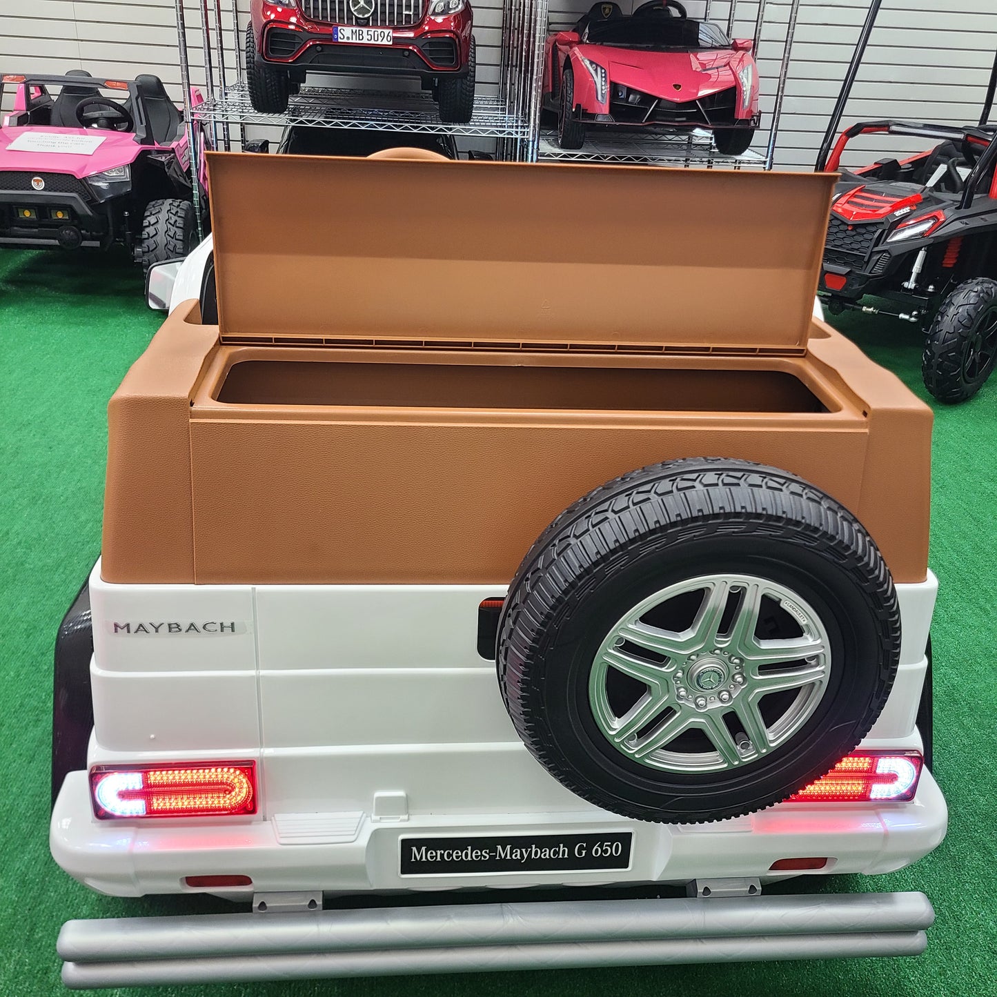 Giant Mercedes Maybach G 650 (2025 Edition)