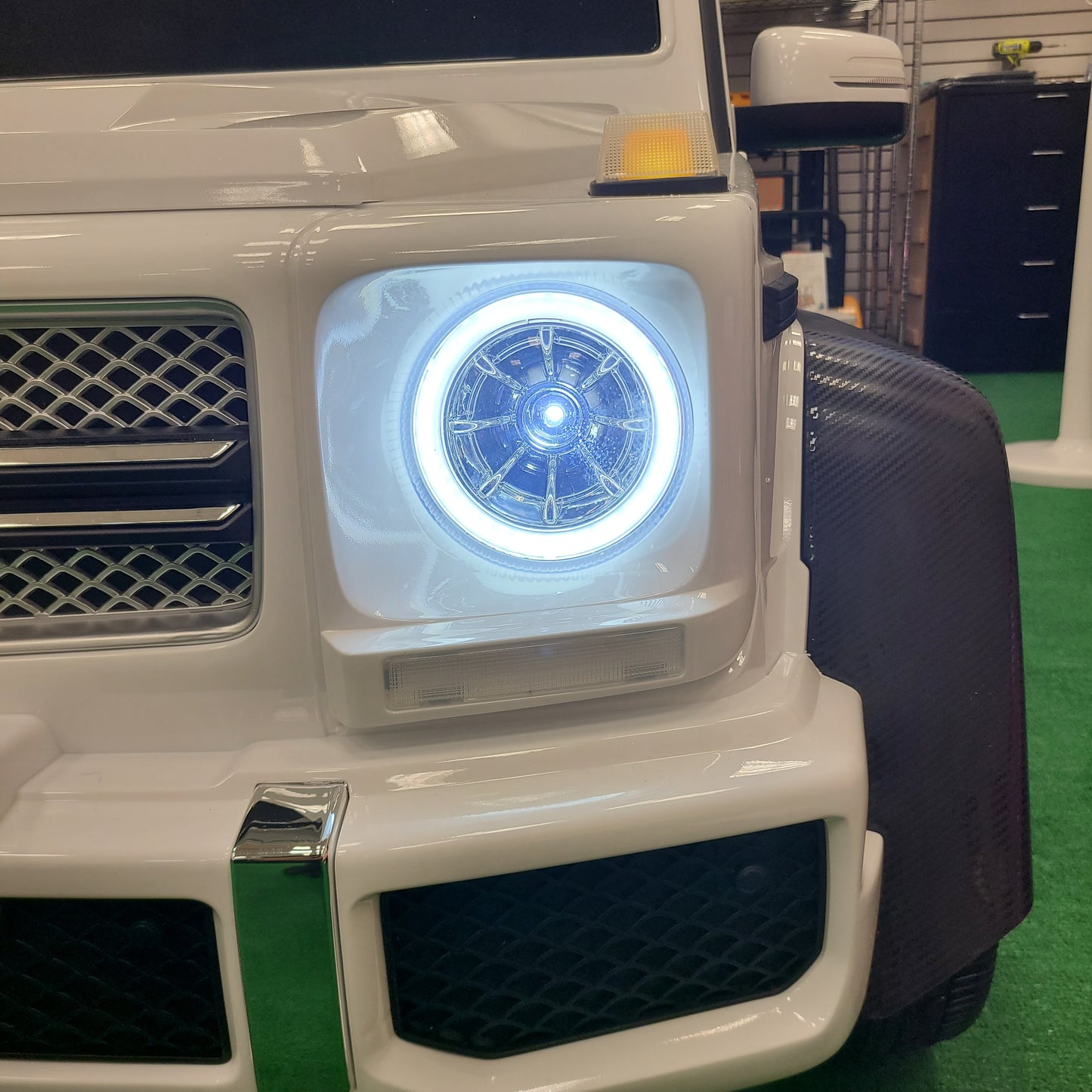 Giant Mercedes Maybach G 650 (2025 Edition)