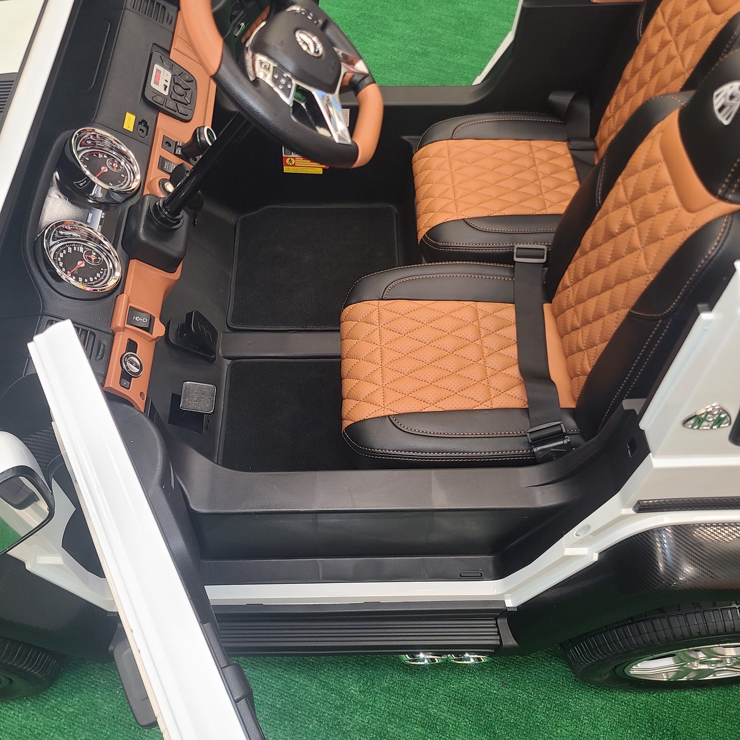 Giant Mercedes Maybach G 650 (2025 Edition)