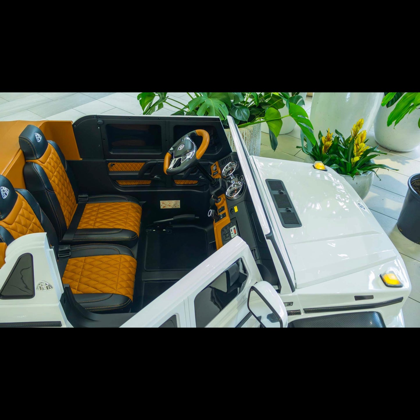 Giant Mercedes Maybach G 650 (2025 Edition)